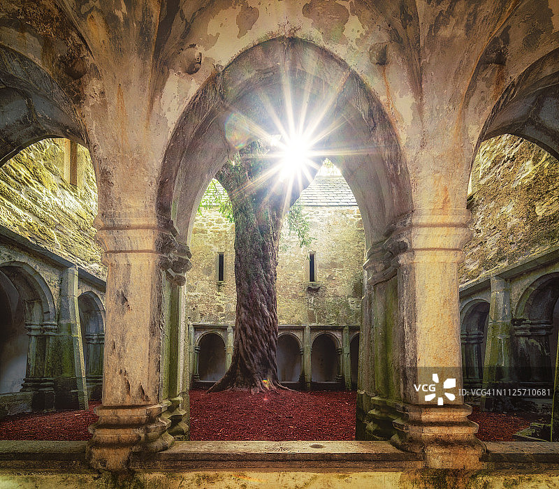 马克罗斯修道院庭院图片素材