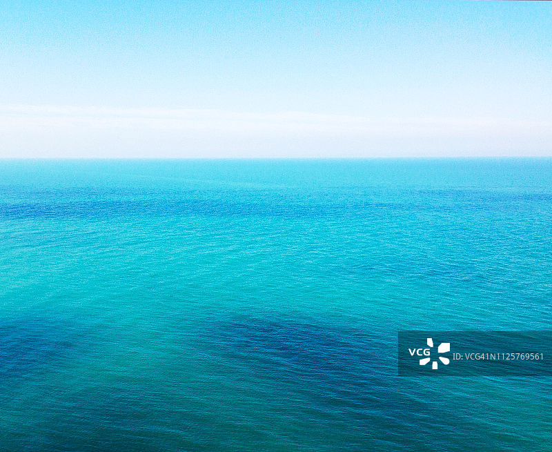 晴空下的北大西洋图片素材