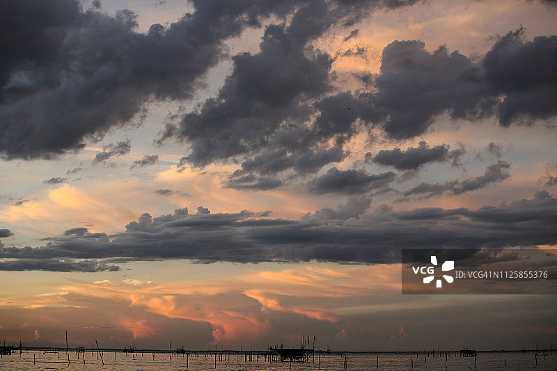 绚丽的日落图片素材
