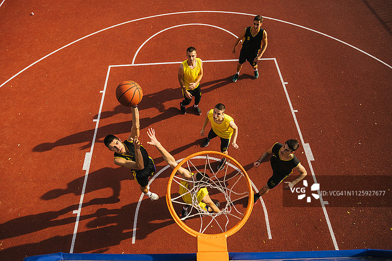 正上方扣篮图片素材