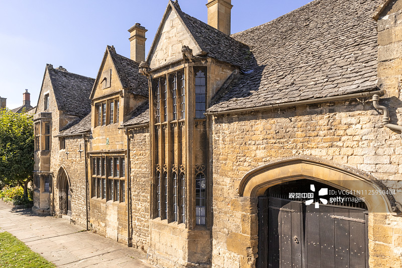 科茨沃尔德奇平卡姆登高街的威廉·格雷维尔故居（公元1320年），格雷维尔是一位中世纪羊毛商人，于1401年去世图片素材