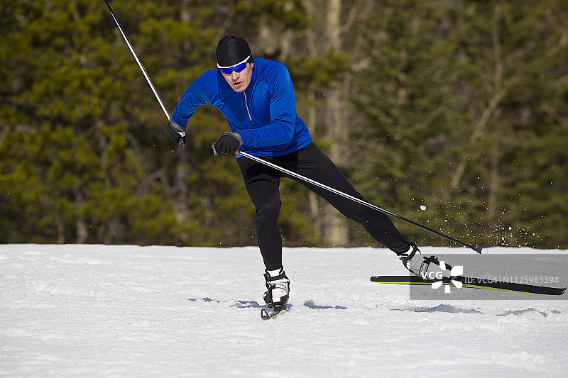 越野滑雪男子图片素材