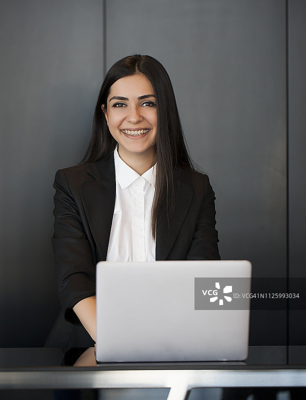 前台接待员工作中图片素材