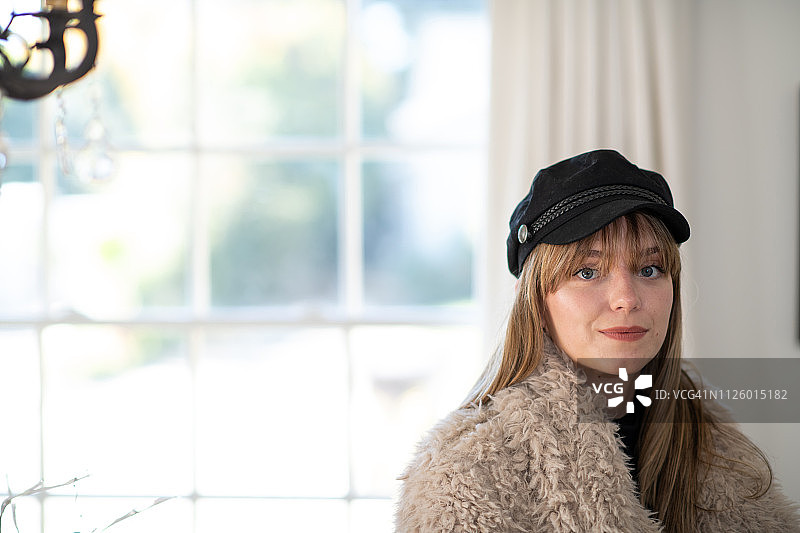 盛装打扮的女人图片素材