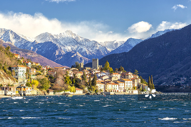 意大利科莫湖圣玛利亚雷佐尼科教堂图片素材