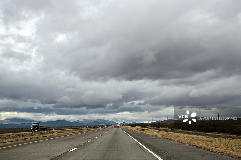 美国德克萨斯州范霍恩附近的高速公路图片素材