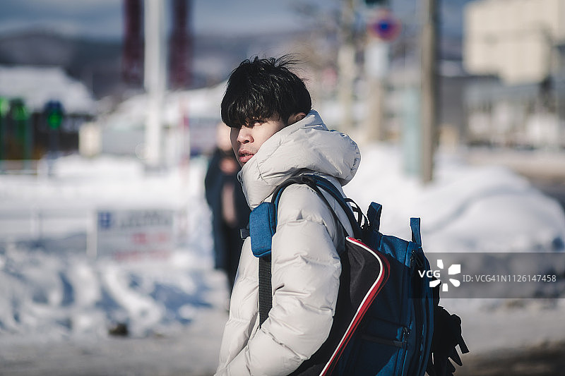 冬季旅行男子图片素材