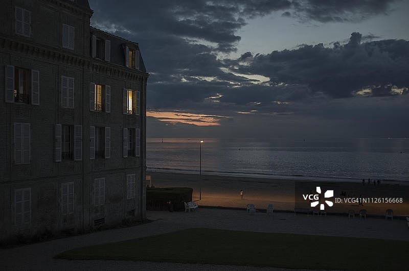 法国黄昏海边图片素材