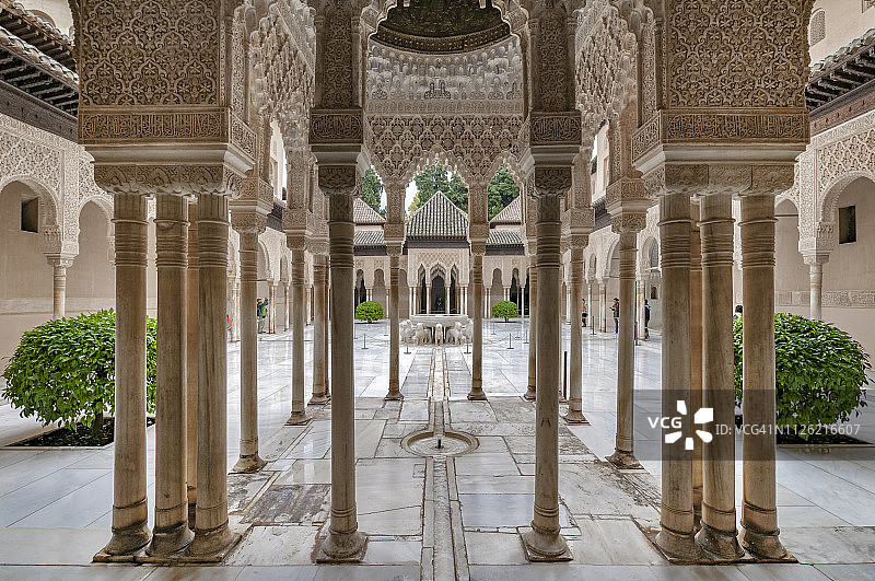 西班牙安达卢西亚格拉纳达阿尔罕布拉宫狮子庭院图片素材