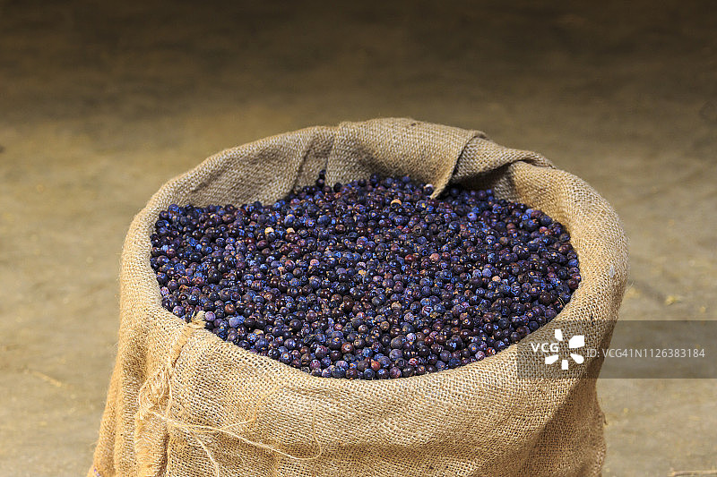 用于酿造利口酒的草药，意大利布劳利奥图片素材