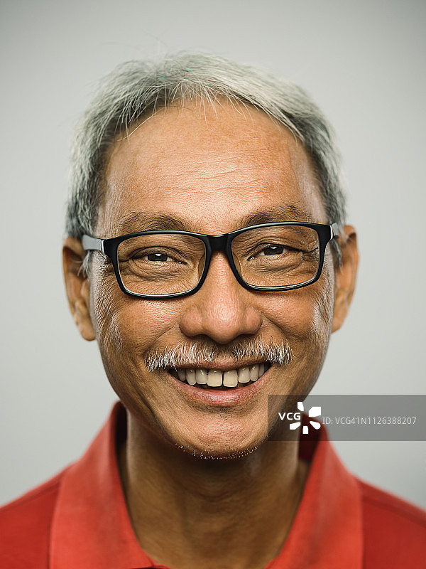 表情激动的中国老年男人图片素材