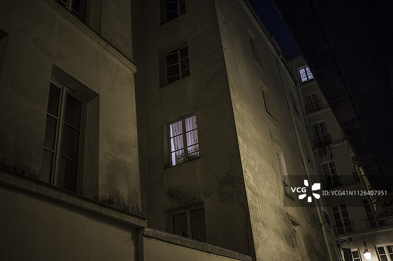 夜间窗户图片素材