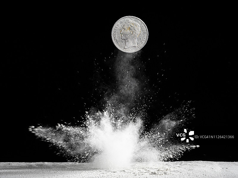 委内瑞拉玻利瓦尔货币下跌并爆炸图片素材