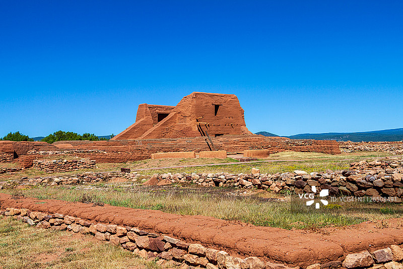 新墨西哥州佩科斯国家公园的普韦布洛教堂景观图片素材