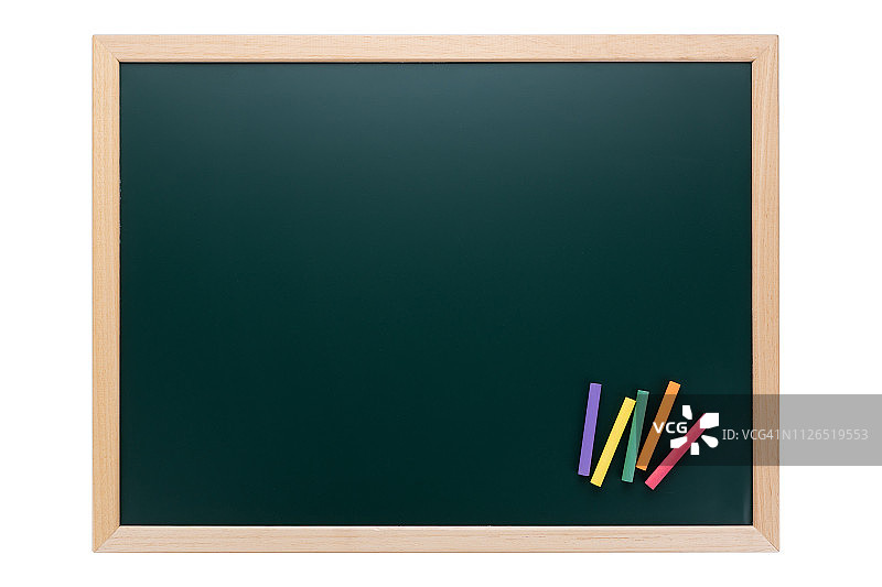 白色背景上的彩色粉笔绿色黑板图片素材