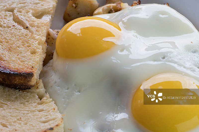 单面煎蛋和吐司图片素材