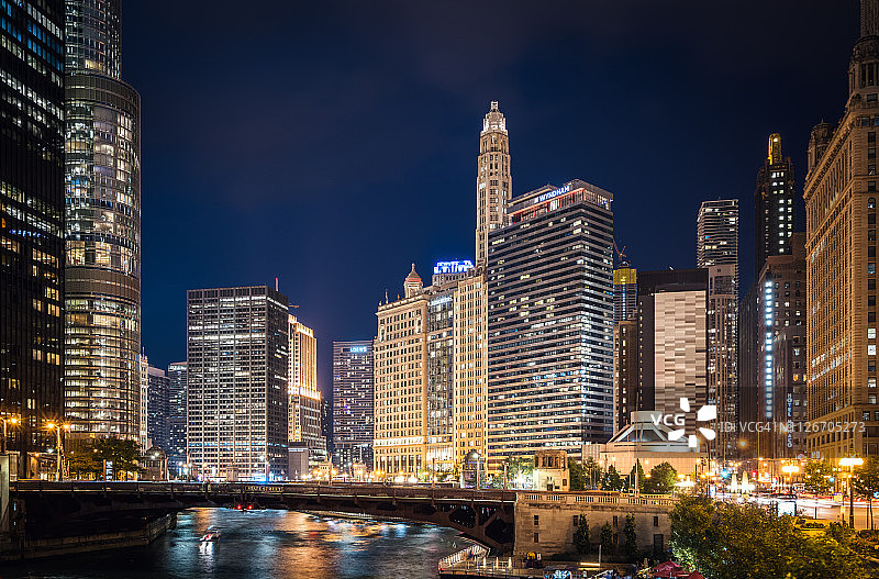 芝加哥夜间天际线图片素材