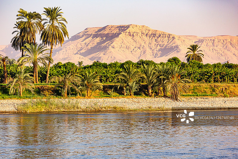 埃及卢克索附近的尼罗河图片素材