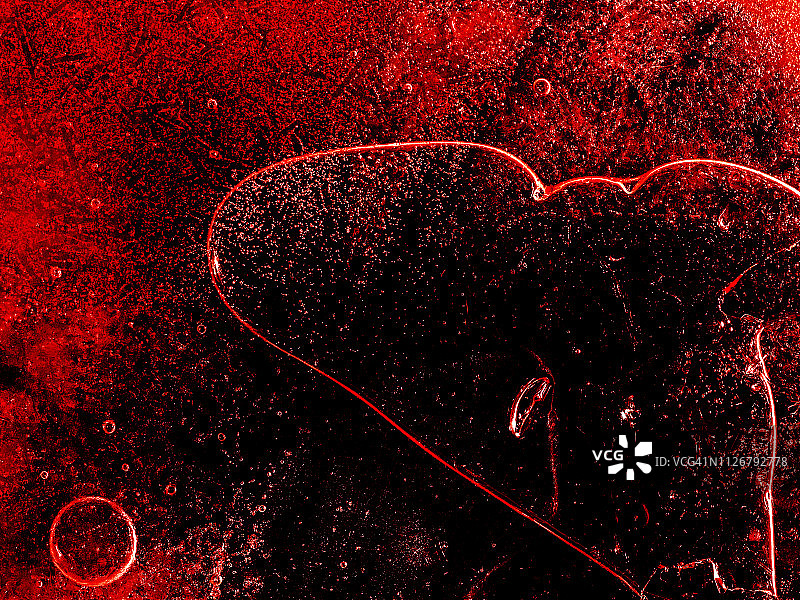 红色背景上的裂冰块纹理图片素材