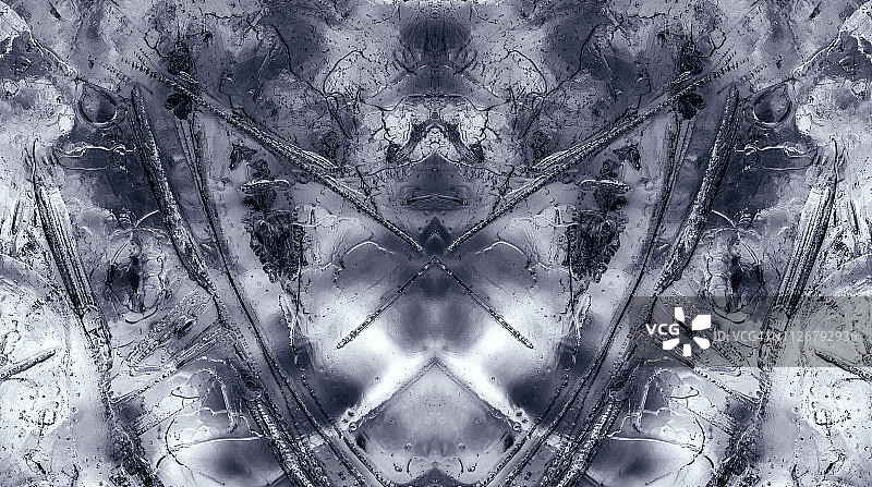 灰色背景上裂冰块纹理特写图片素材