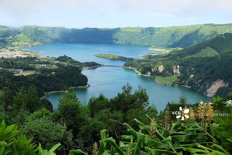 绿色泻湖和蓝色泻湖图片素材