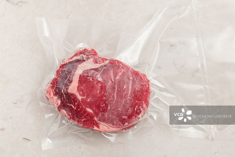 真空包装肉眼牛排图片素材