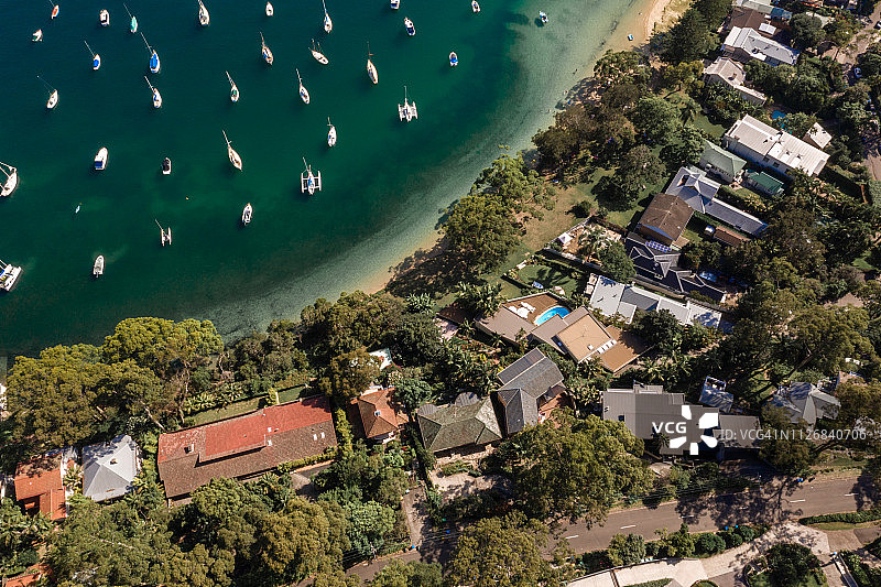 澳大利亚悉尼北部海滩克拉雷维尔港皮特沃特和房屋鸟瞰图图片素材