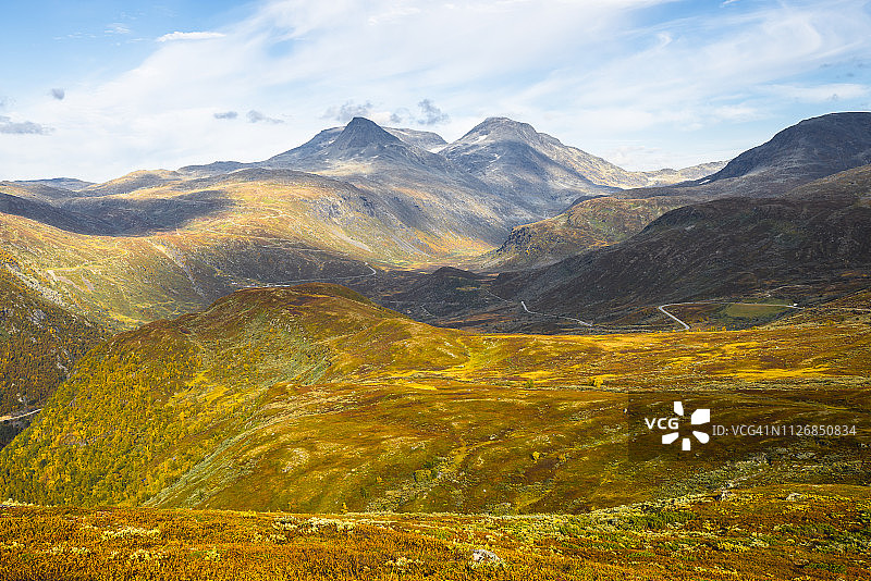 挪威尤通黑门国家公园的松恩山路图片素材