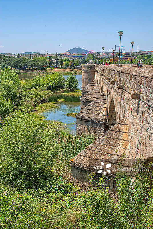 瓜迪亚纳河上的罗马桥图片素材