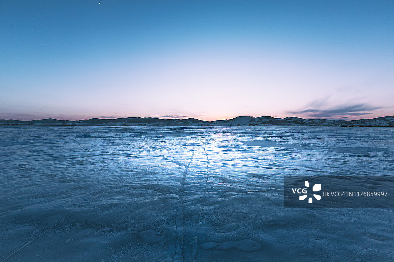 中国冰湖表面图片素材