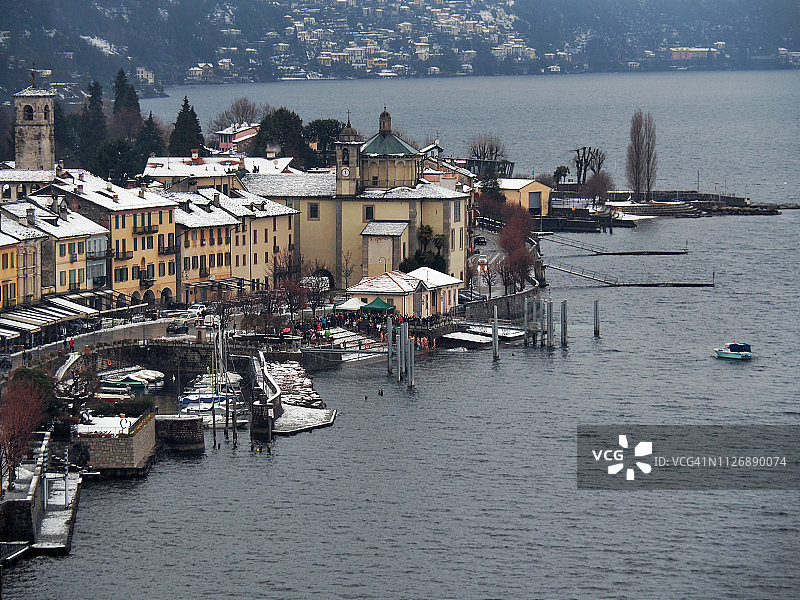 马焦雷湖冬季游泳比赛图片素材