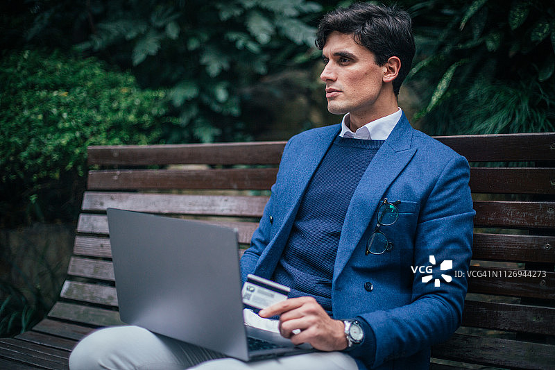 时尚商人在线支付图片素材