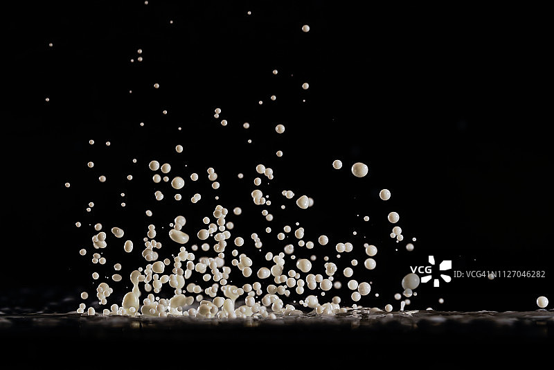 空中飞舞的白色染料图片素材