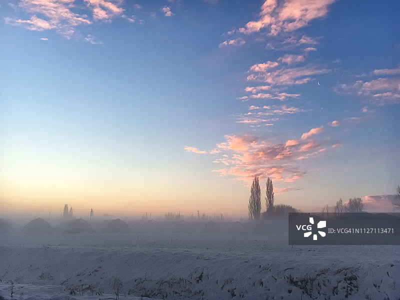 日出雪景图片素材