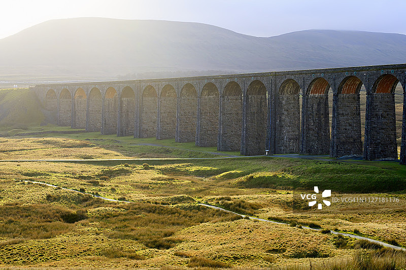 秋日阳光下的里布尔黑德高架桥，北约克郡图片素材