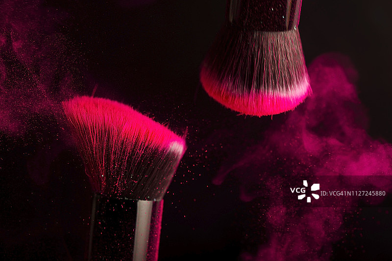 化妆刷和彩妆粉图片素材