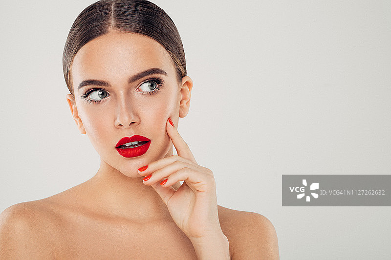 年轻美丽的女人的摄影图片素材