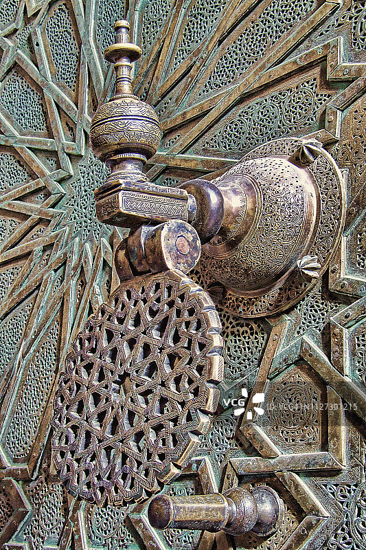 摩洛哥非斯古老的金属门环图片素材