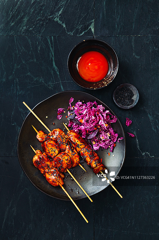 葱烧烤鸡肉串：日式照烧烤鸡串图片素材