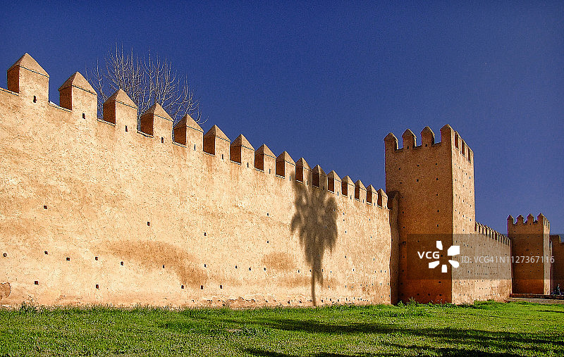 摩洛哥拉巴市舍拉中世纪穆斯林防御墓地的围墙图片素材