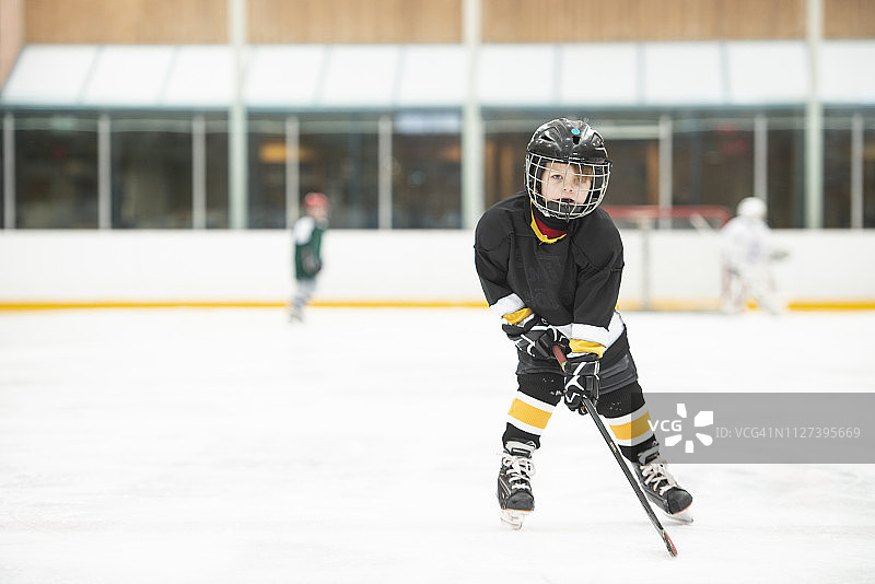 冰球少年图片素材