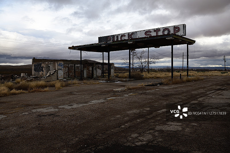 美国德克萨斯州塞拉布兰卡废弃的加油站图片素材