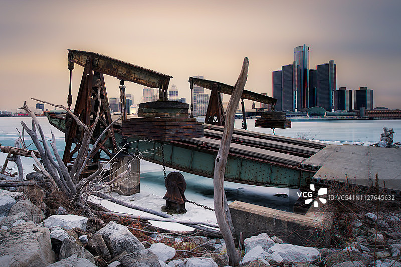 底特律天际线-码头图片素材