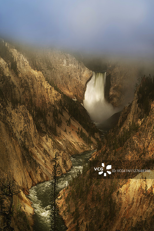 黄石下瀑布图片素材