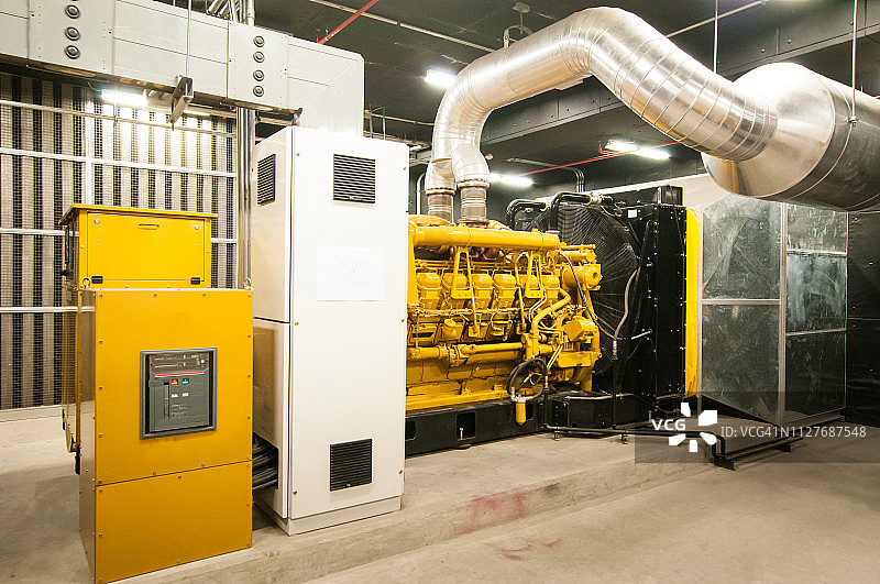 大型建筑内部的电力发电机图片素材