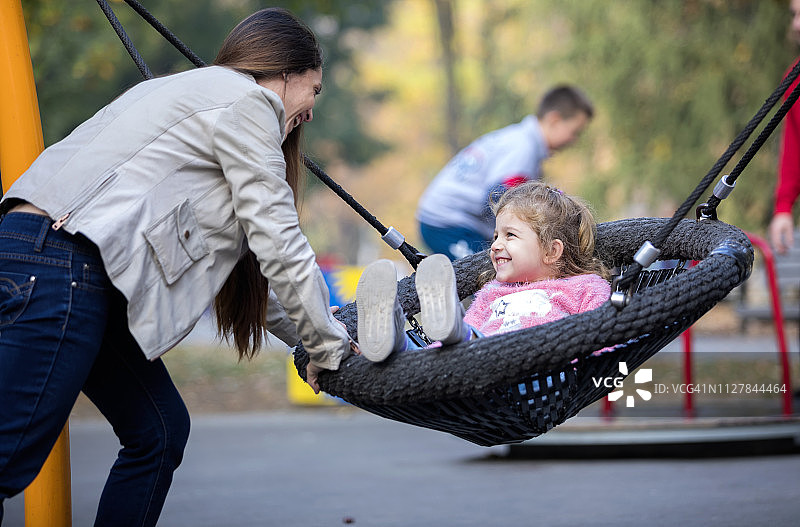 享受育儿图片素材