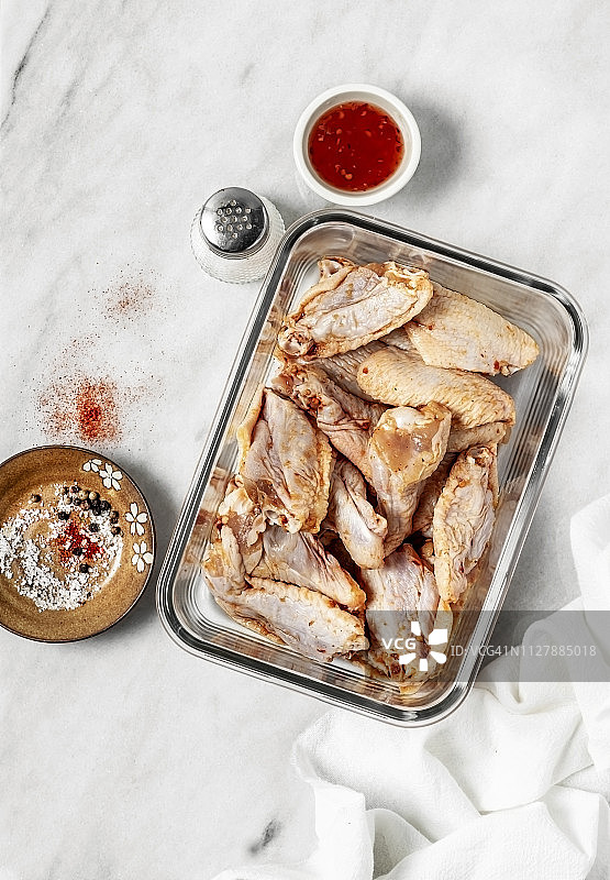 腌制生鸡翅图片素材