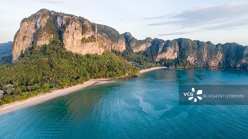 泰国皮皮岛山脉鸟瞰图图片素材