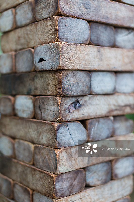 连接隐喻：堆积的木块图片素材