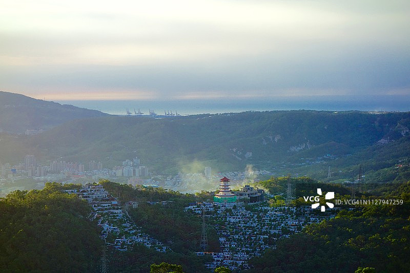 中国台湾宗祠烟雾缭绕图片素材